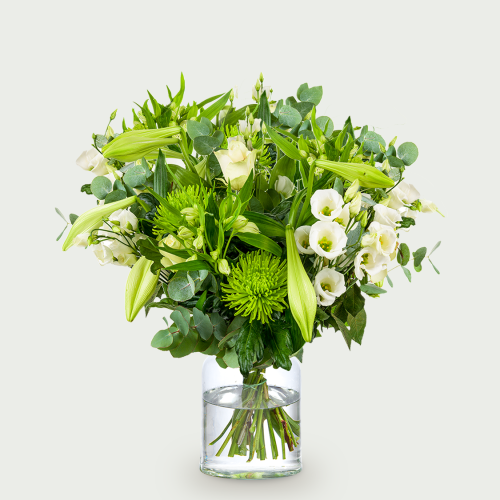 Bouquet white flowers groot